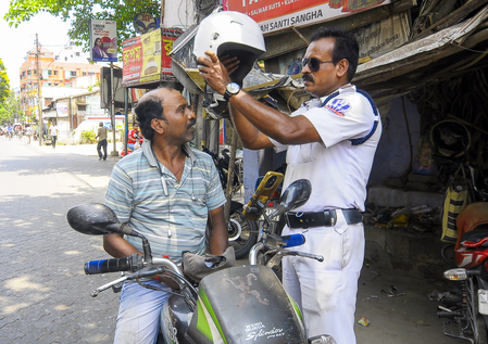 Kolkata police register 726 traffic violation cases on Ashtami night Kolkata police register 726 traffic violation cases on Ashtami night