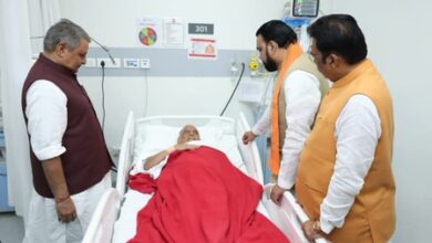 Bihar CM visits hospitalised Neeraj Kumar in Patna