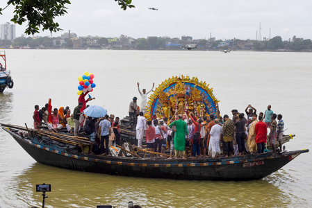 18 IPS officers to supervise immersion process in Kolkata, three other cities 18 IPS officers to supervise immersion process in Kolkata, three other cities