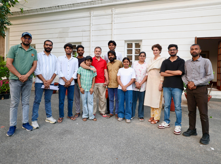Rahul, Priyanka meet students of coaching institute, hear their grievances Rahul, Priyanka meet students of coaching institute, hear their grievances