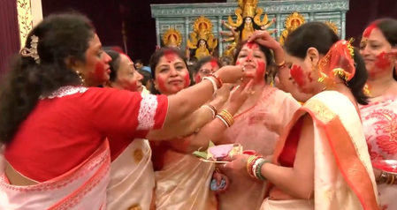 Women celebrate ‘Sindoor Khela’ in Delhi, Bengal, Tripura on Vijaya Dashami Women celebrate ‘Sindoor Khela’ in Delhi, Bengal, Tripura on Vijaya Dashami