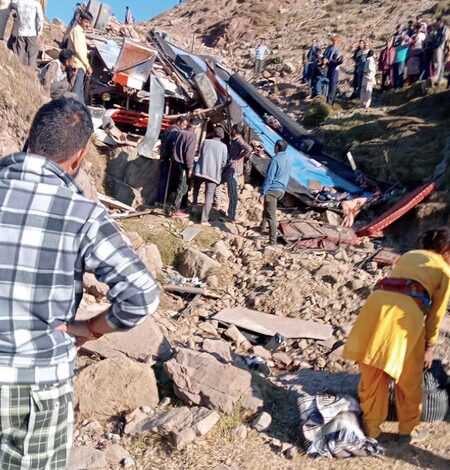 Two killed, 15 injured in J&K’s Udhampur road accident (Lead) Two killed, 15 injured in J&K’s Udhampur road accident (Lead)