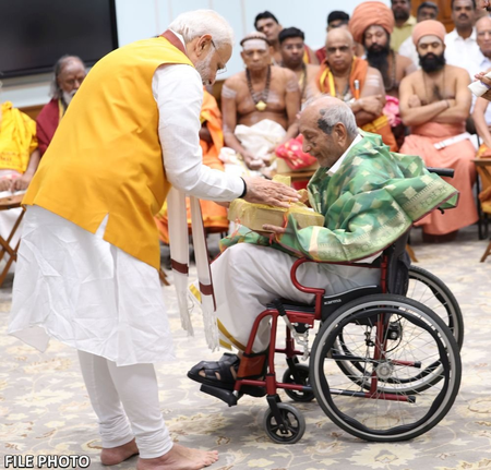 PM Modi expresses grief over demise of Sengol craftsman Vummidi Ethiraj; recalls his contribution to India’s heritage PM Modi expresses grief over demise of Sengol craftsman Vummidi Ethiraj; recalls his contribution to India’s heritage