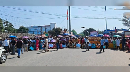 Jharkhand: Protesters block key road for hours after attack on school principal in Khunti Jharkhand: Protesters block key road for hours after attack on school principal in Khunti