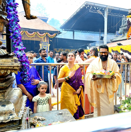Rishab Shetty offers prayers at Kollur Mookambika temple with family