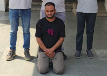 Gujarat: Man held after 0.77 grams of mephedrone found in ‘porter’ delivery parcel Gujarat: Man held after 0.77 grams of mephedrone found in ‘porter’ delivery parcel
