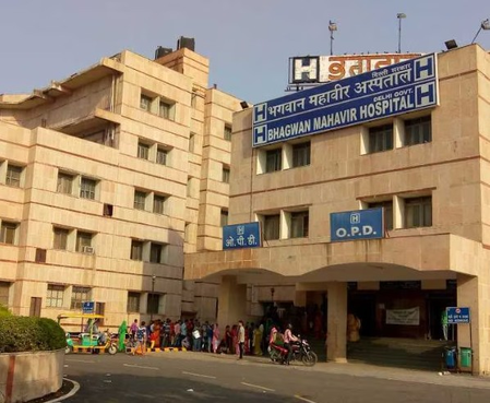 CBI nabs Delhi hospital medicine specialist, contractual supervisor in Rs 1 lakh bribery case CBI nabs Delhi hospital medicine specialist, contractual supervisor in Rs 1 lakh bribery case