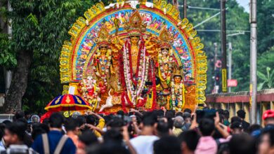 Over 700 Durga idols immersed in Hooghly river till 7 p.m. Over 700 Durga idols immersed in Hooghly river till 7 p.m.
