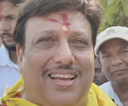 Govinda celebrates Dussehra at Jagannath Temple, offers prayers for his children Govinda celebrates Dussehra at Jagannath Temple, offers prayers for his children