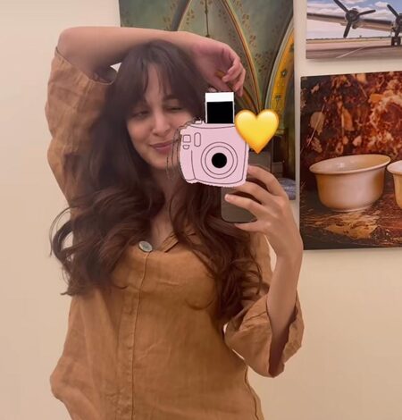 Mommy-to-be Kiara Advani flaunts her new look in a baggy shirt to keep baby bump out of sight Mommy-to-be Kiara Advani flaunts her new look in a baggy shirt to keep baby bump out of sight