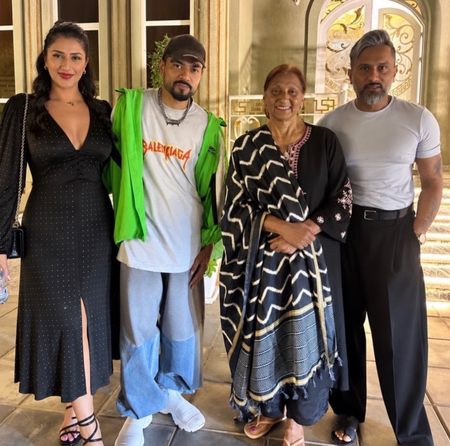 Bohemia shares frame with ‘brother’ Yo Yo Honey Singh in Dubai Bohemia shares frame with ‘brother’ Yo Yo Honey Singh in Dubai