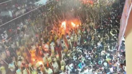 One killed, 100 injured in traditional stick fight in Andhra’s Kurnool One killed, 100 injured in traditional stick fight in Andhra’s Kurnool