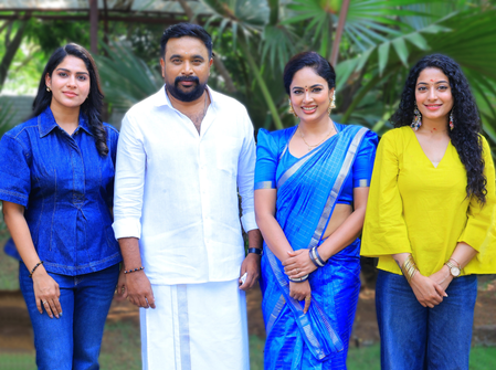 Sasikumar, Swasika’s upcoming film with director Hari Santhosh to be a family thriller! Sasikumar, Swasika’s upcoming film with director Hari Santhosh to be a family thriller!