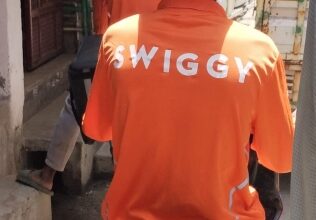 Swiggy’s Q2 net loss widens sequentially to Rs 922 crore Swiggy’s Q2 net loss widens sequentially to Rs 922 crore
