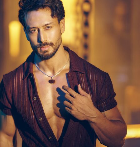 Tiger Shroff’s mother Ayesha shares a video of his son’s arms with burn marks Tiger Shroff’s mother Ayesha shares a video of his son’s arms with burn marks