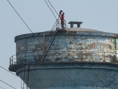 Man climbs water tank with child in Jharkhand, brought down after 4 hours of persuasion