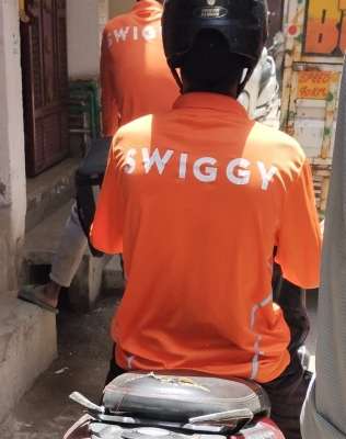 Swiggy shares crash 17 pc, hit 52-week low after Q2 earnings Swiggy shares crash 17 pc, hit 52-week low after Q2 earnings