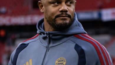 Bayern Munich manager Vincent Kompany collapses after training session, taken to hospital Bayern Munich manager Vincent Kompany collapses after training session, taken to hospital