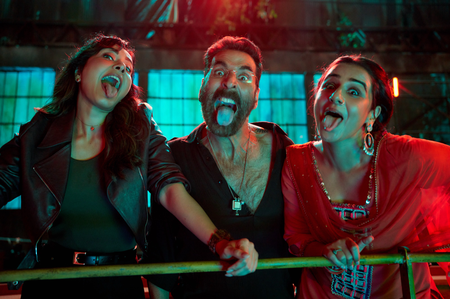 Raashii Khanna wraps up the shoot for ‘Mauja Hi Mauja’ with Akshay Kumar, Vidya Balan Raashii Khanna wraps up the shoot for ‘Mauja Hi Mauja’ with Akshay Kumar, Vidya Balan