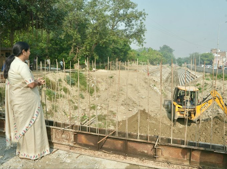 Delhi CM Rekha Gupta inspects Chhath ghat construction near Munak Canal Delhi CM Rekha Gupta inspects Chhath ghat construction near Munak Canal