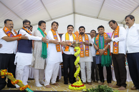 K’taka BJP accuses govt of failing farmers; seeks drought relief, loan waiver K’taka BJP accuses govt of failing farmers; seeks drought relief, loan waiver