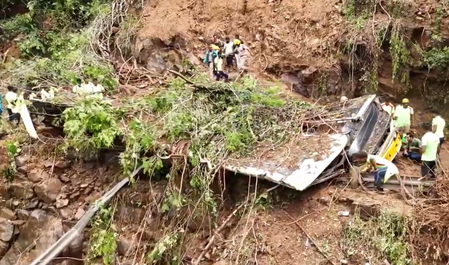 TN rains: Nilgiris on red alert; tourists urged to avoid Ooty hill routes TN rains: Nilgiris on red alert; tourists urged to avoid Ooty hill routes