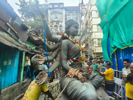 Kolkata pandal stampede: Chorbagan Sarbojanin idols taken for immersion without necessary farewell rituals Kolkata pandal stampede: Chorbagan Sarbojanin idols taken for immersion without necessary farewell rituals