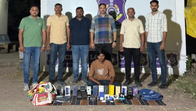 Gujarat: Flipkart parcels worth lakhs stolen, delivery boy caught selling goods without bills Gujarat: Flipkart parcels worth lakhs stolen, delivery boy caught selling goods without bills