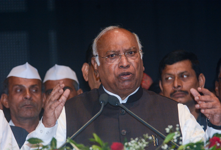 Hindu Sena seeks FIR against Kharge over ‘baap’ remark