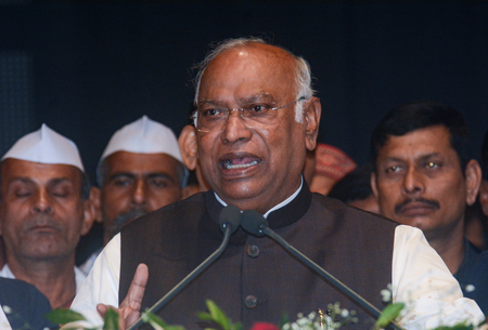BJP leader files complaint against Mallikarjun Kharge over derogatory remark on PM Modi’s father in Patna BJP leader files complaint against Mallikarjun Kharge over derogatory remark on PM Modi’s father in Patna