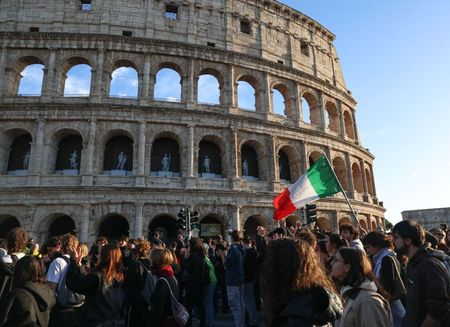 Protests sweep Italian cities, clashes reported Protests sweep Italian cities, clashes reported