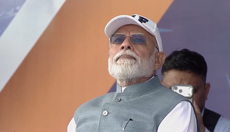 PM Modi witnesses IAF’s air show, inaugurates garment facility in Varanasi (Lead) PM Modi witnesses IAF’s air show, inaugurates garment facility in Varanasi (Lead)