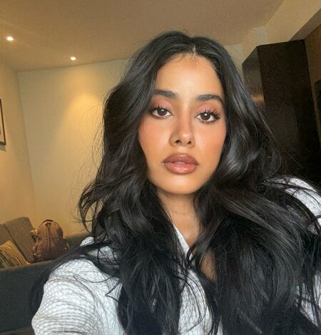Janhvi Kapoor shares glimpses of her past month, says ‘no place like back to the grind’ Janhvi Kapoor shares glimpses of her past month, says ‘no place like back to the grind’