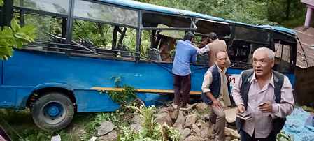West Bengal: 10 people injured in road accident in Panagarh on Lakshmi Puja West Bengal: 10 people injured in road accident in Panagarh on Lakshmi Puja