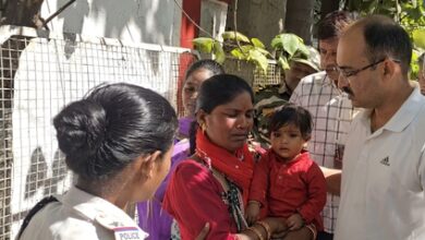 Ranchi: Woman with four children threatens self-immolation at SSP’s residence, detained Ranchi: Woman with four children threatens self-immolation at SSP’s residence, detained