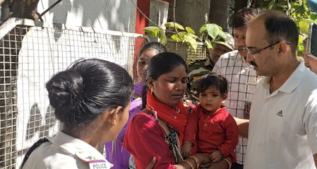 Ranchi: Woman with four children threatens self-immolation at SSP’s residence, detained Ranchi: Woman with four children threatens self-immolation at SSP’s residence, detained