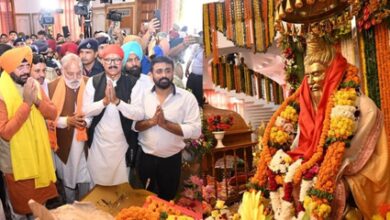 Haryana CM pays obeisance at Bhagwan Valmiki Tirath Sthal in Amritsar Haryana CM pays obeisance at Bhagwan Valmiki Tirath Sthal in Amritsar
