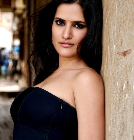 Sona Mohapatra thanks PM Modi for ensuring Delhi doesn’t turn into Paris amidst protest