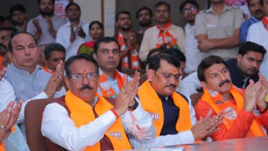 Delhi CM, city BJP chief join workers in listening to ‘Mann Ki Baat’ at over 6,700 booths Delhi CM, city BJP chief join workers in listening to ‘Mann Ki Baat’ at over 6,700 booths