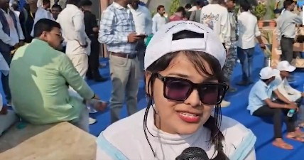 Varanasi air show: Manoeuvres by Rafale and Sukhoi jets leave spectators overjoyed Varanasi air show: Manoeuvres by Rafale and Sukhoi jets leave spectators overjoyed