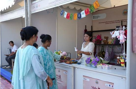 National handicrafts, handloom products Mela draws big crowds in Guwahati National handicrafts, handloom products Mela draws big crowds in Guwahati