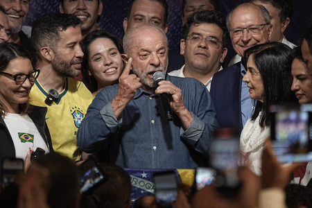 Lula calls Flavio Bolsonaro’s departure from Brazil ‘shameful’ Lula calls Flavio Bolsonaro’s departure from Brazil ‘shameful’