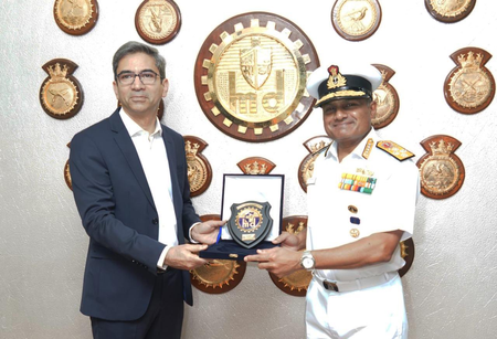Navy Chief visits MDL; discusses preparedness for forthcoming projects