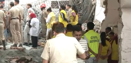 Two dead as building slabs collapse in Delhi’s Harsh Vihar Two dead as building slabs collapse in Delhi’s Harsh Vihar