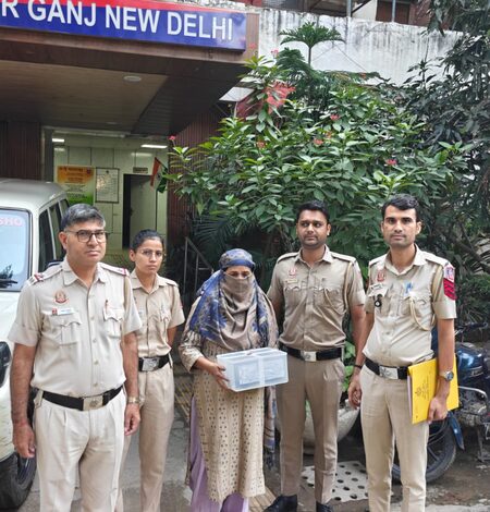 72-year-old woman steals foreigner’s bag in Delhi’s Paharganj; arrested 72-year-old woman steals foreigner’s bag in Delhi’s Paharganj; arrested