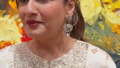 Raveena Tandon receives a special birthday wish from Bhagyashree Raveena Tandon receives a special birthday wish from Bhagyashree