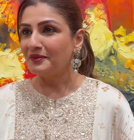 Raveena Tandon receives a special birthday wish from Bhagyashree Raveena Tandon receives a special birthday wish from Bhagyashree