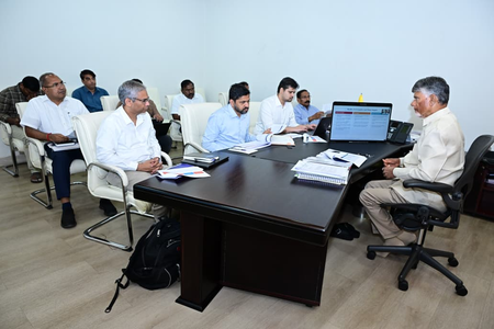 Andhra Pradesh CM asks coastal districts to prevent loss of life due to cyclone Andhra Pradesh CM asks coastal districts to prevent loss of life due to cyclone
