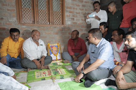 MP: Congress extends Rs 50,000 aid to kin of alleged spurious liquor victims in Dewas