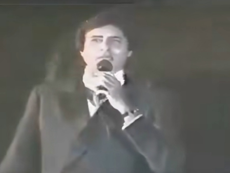 Sudesh Bhosale shares throwback video of Amitabh Bachchan, Amjad Khan sharing stage